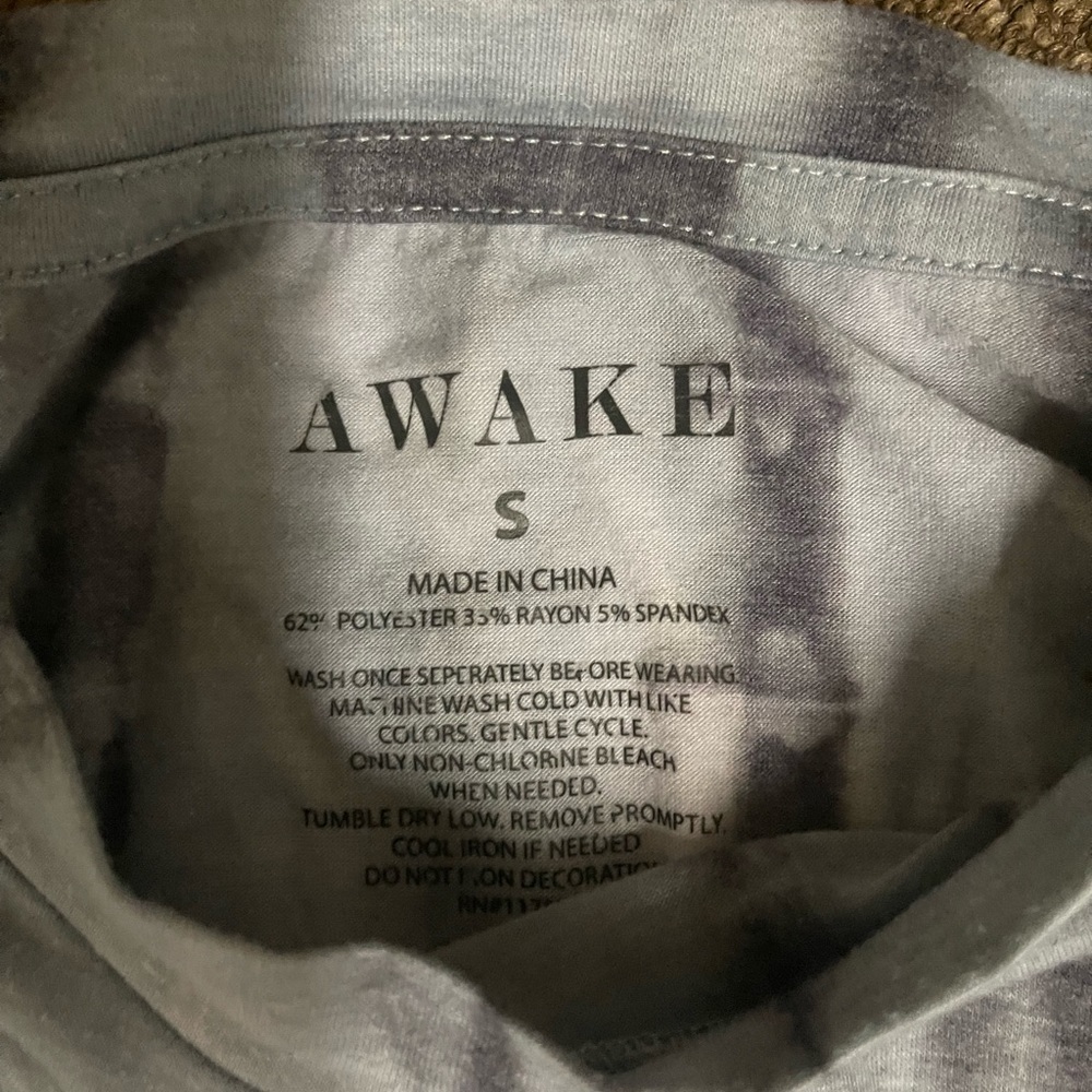Women’s graphic t-shirt small - Picture 2 of 2
